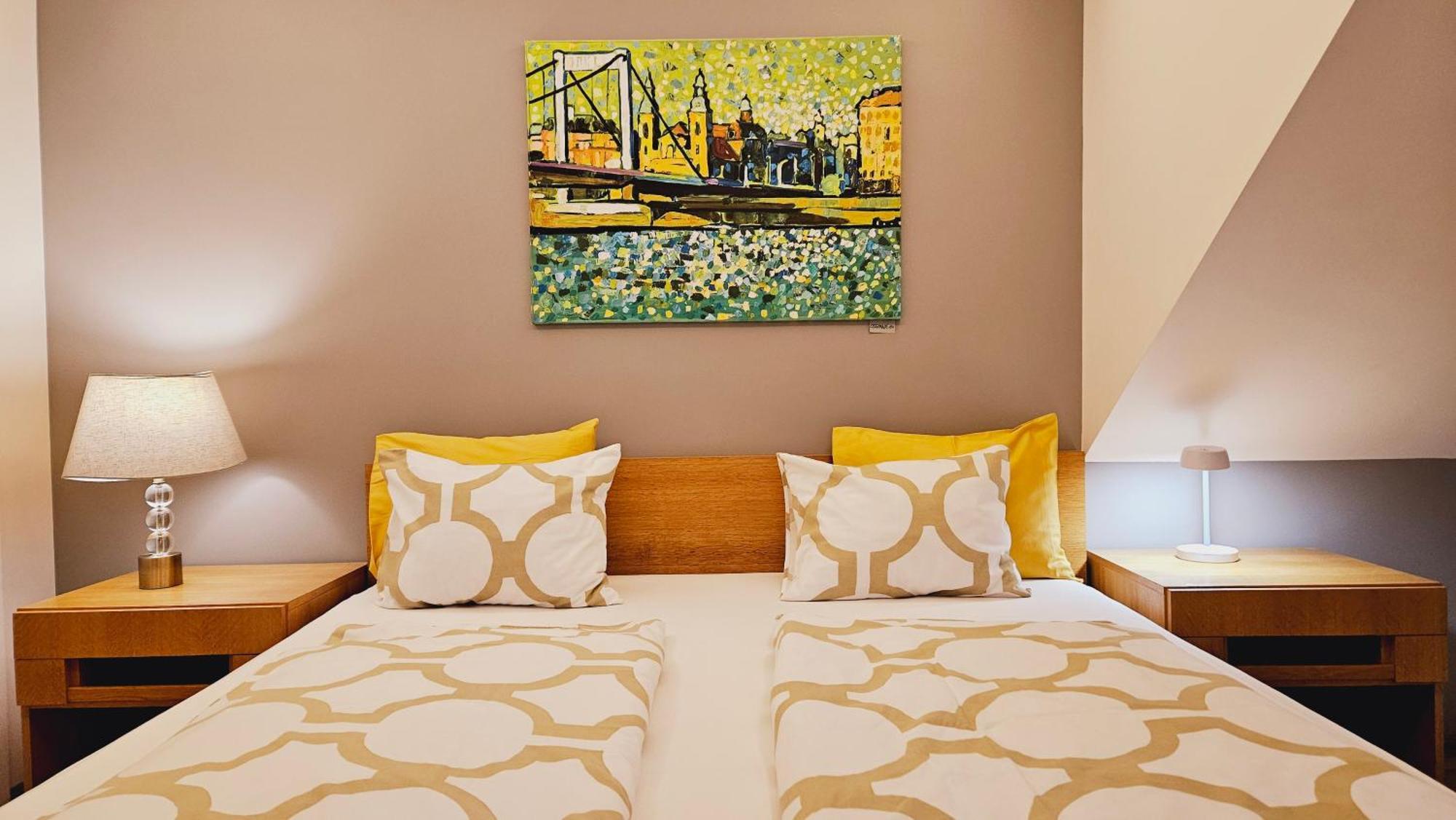 Budasmile Appartment At Buda Castle - Aircon & Free Parking Budapest Exteriör bild